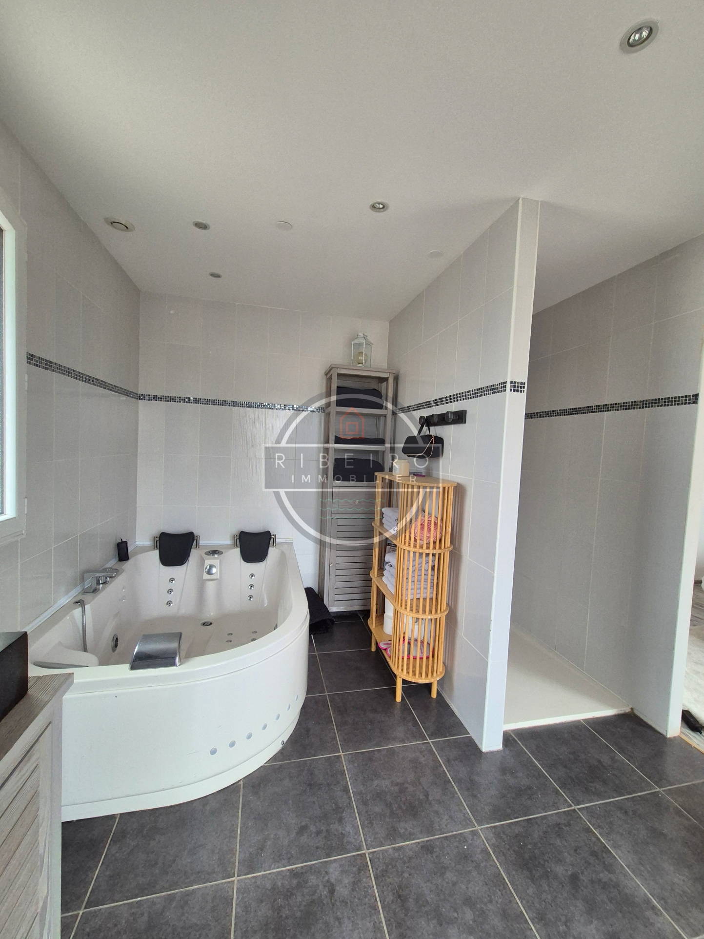 Villa familiale de type 5 pièces à vendre à Bessan