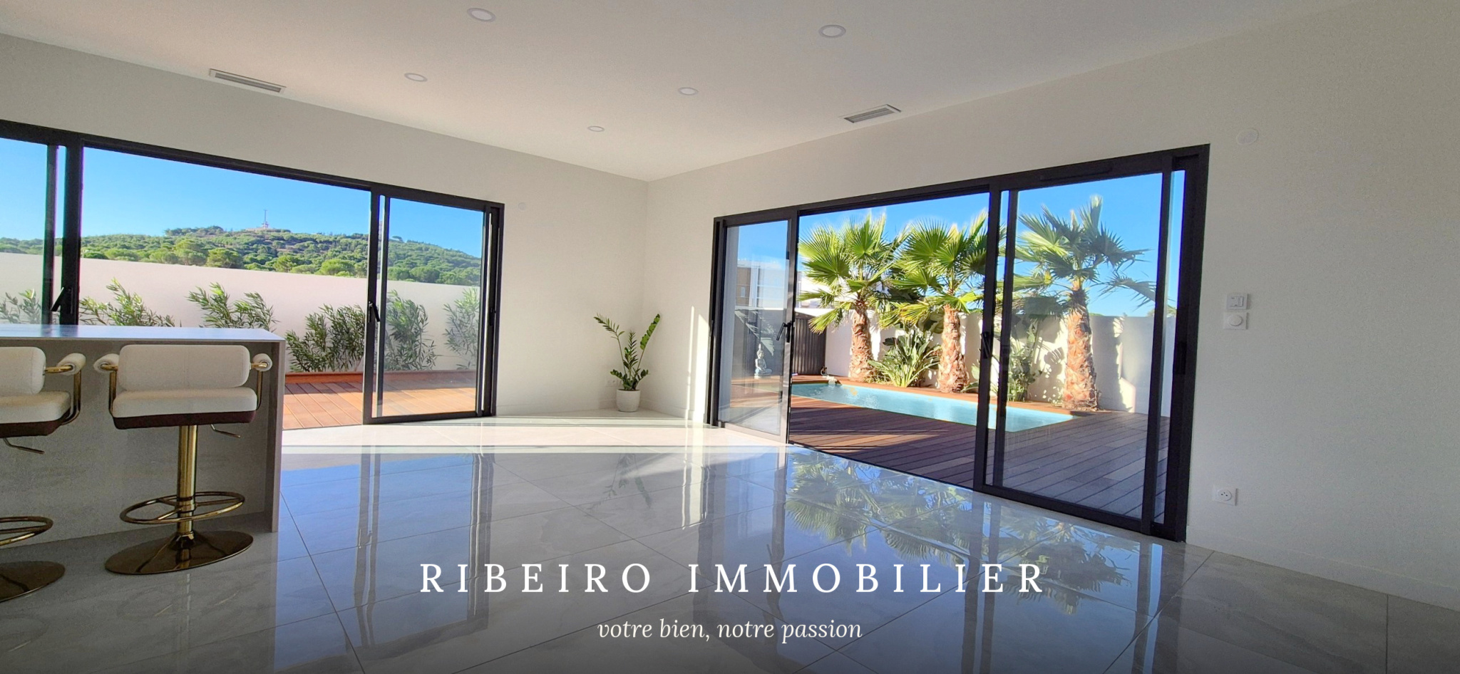 Villa contemporaine à vendre à Agde - piscine, 4 suites, vue sur jardin.